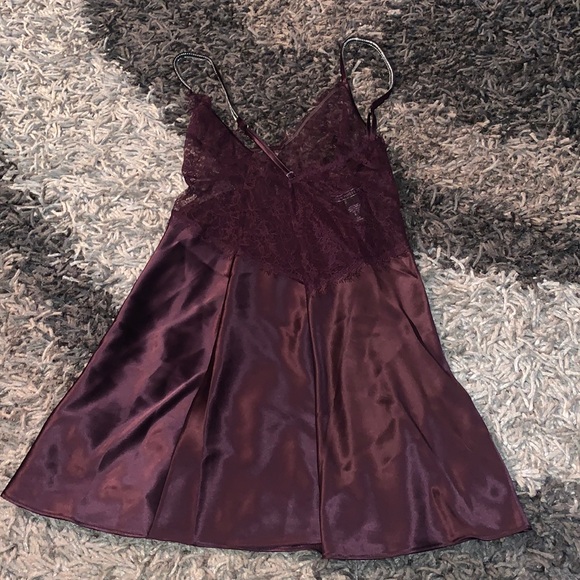 VS large satin like chemise sequined shoulder straps like new - Picture 2 of 4